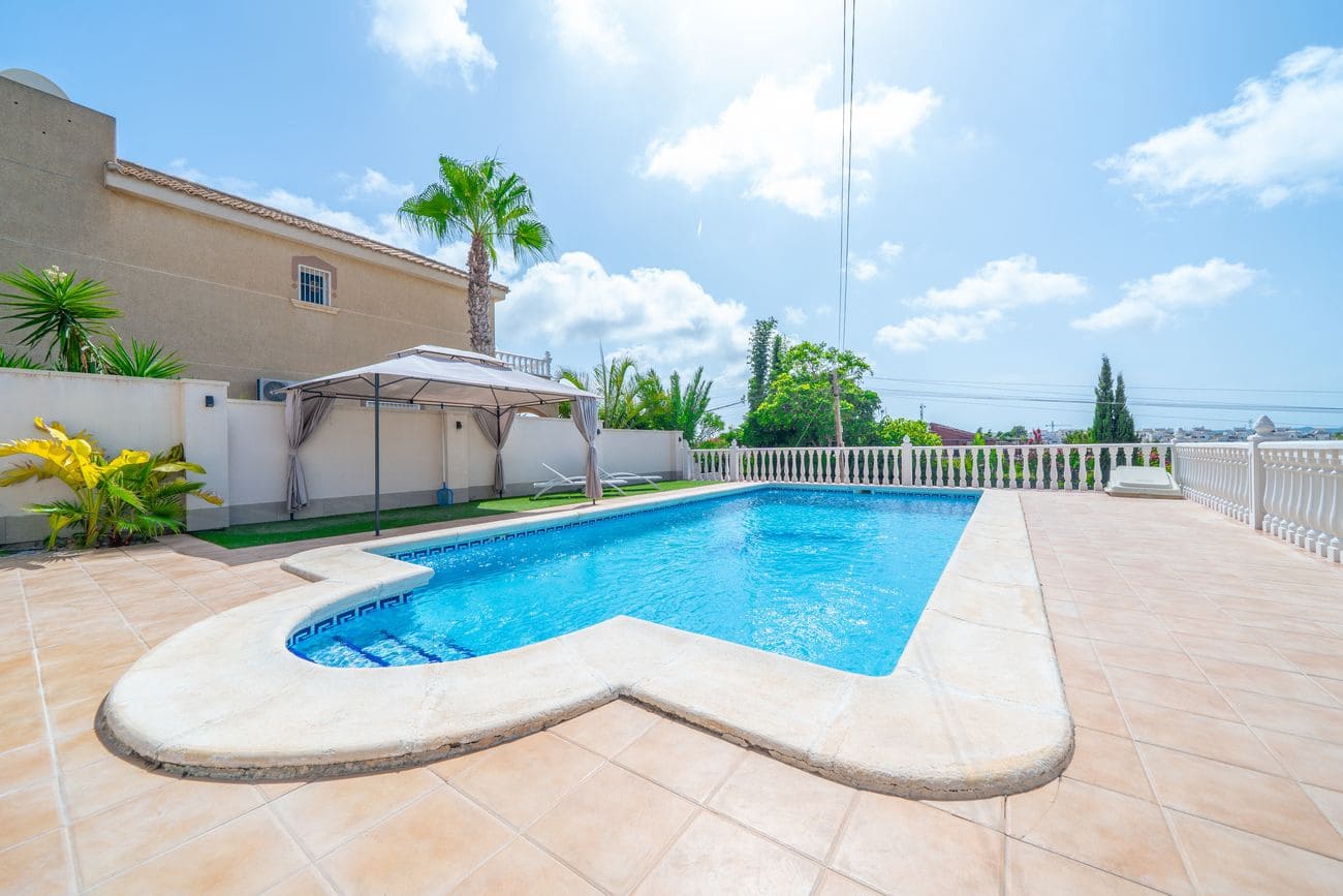 5 sovrum Villa till salu i Torrevieja med pool - 620 000 € (Ref: 10027901)
