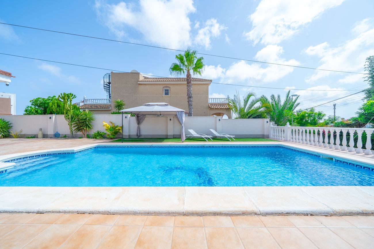 5 sovrum Villa till salu i Torrevieja med pool - 620 000 € (Ref: 10027901)