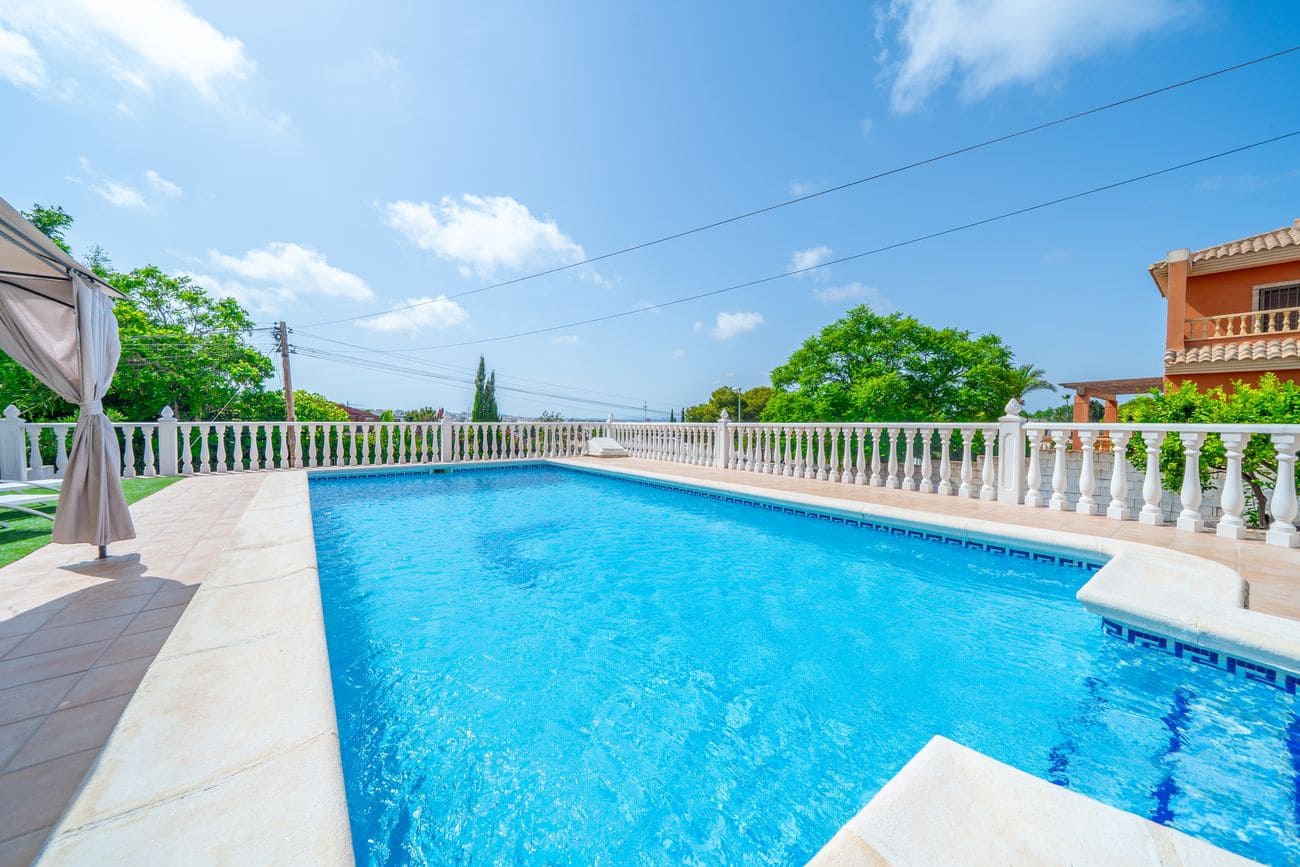 5 sovrum Villa till salu i Torrevieja med pool - 620 000 € (Ref: 10027901)
