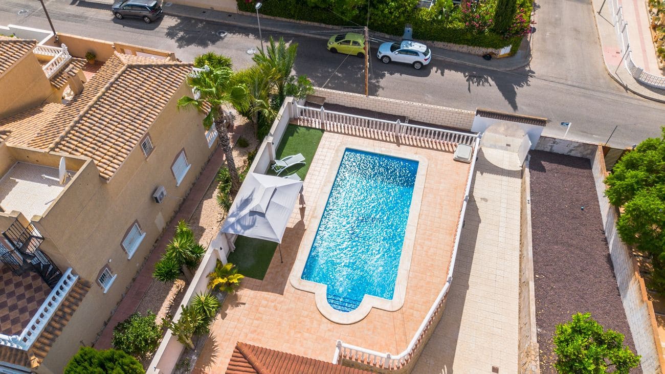 5 sovrum Villa till salu i Torrevieja med pool - 620 000 € (Ref: 10027901)
