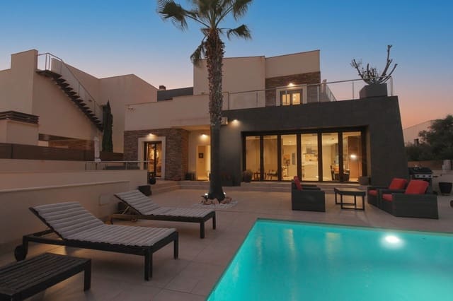 4 soveværelse Villa til salg i Torreblanca, Torrevieja med swimmingpool - € 995.000 (Ref: 10030698)