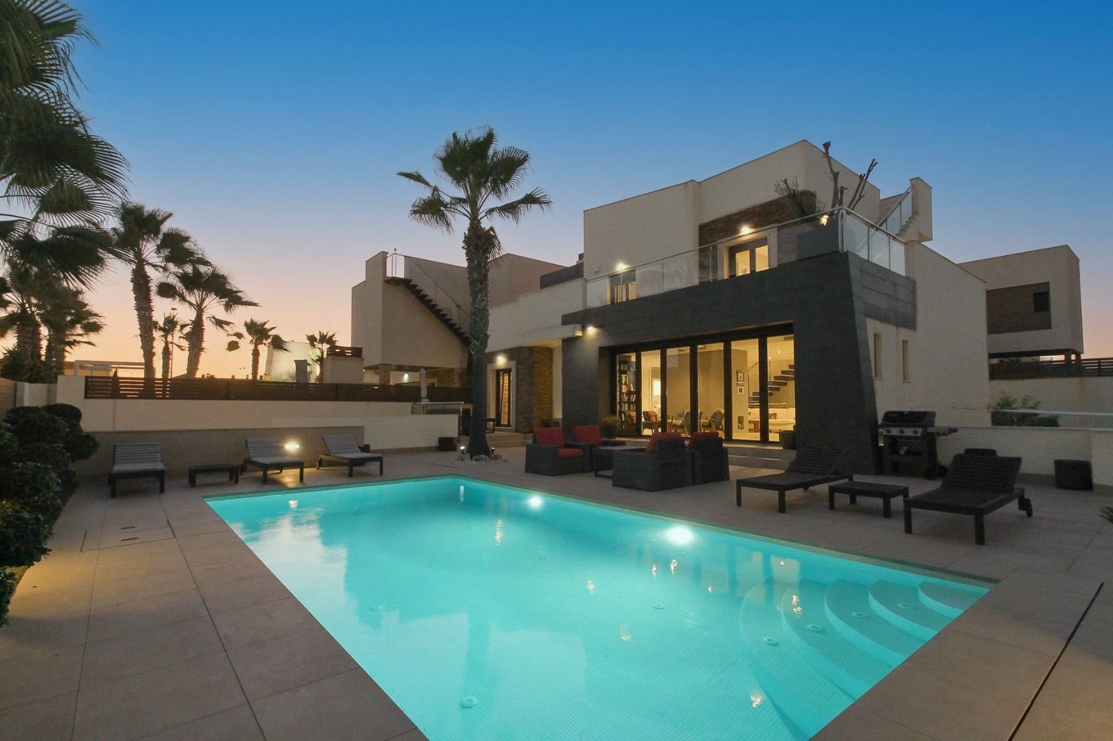 4 camera da letto Villa in vendita in Torrevieja con piscina - 995.000 € (Rif: 10030698)