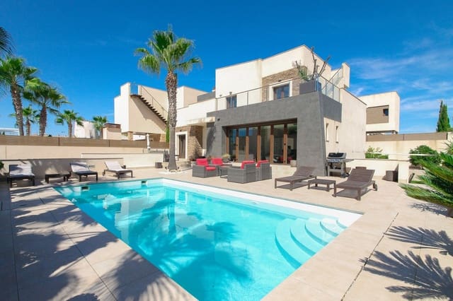 4 soveværelse Villa til salg i Torreblanca, Torrevieja med swimmingpool - € 995.000 (Ref: 10030698)