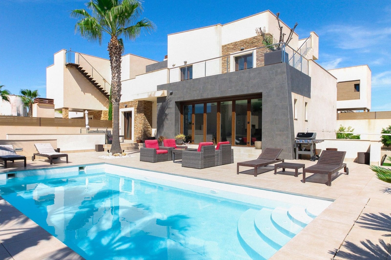 4 camera da letto Villa in vendita in Torrevieja con piscina - 995.000 € (Rif: 10030698)