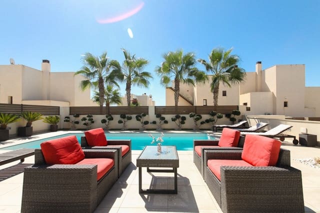 4 soveværelse Villa til salg i Torreblanca, Torrevieja med swimmingpool - € 995.000 (Ref: 10030698)
