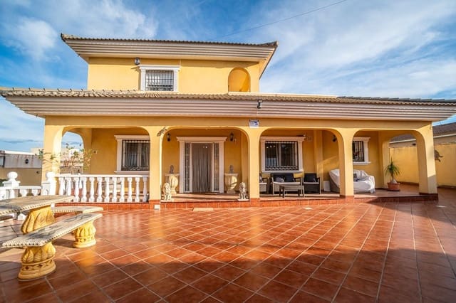 6 sovrum Villa till salu i Centro, Torrevieja med pool garage - 580 000 € (Ref: 10032208)