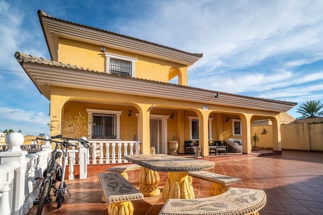 6 sovrum Villa till salu i Centro, Torrevieja med pool garage - 580 000 € (Ref: 10032208)