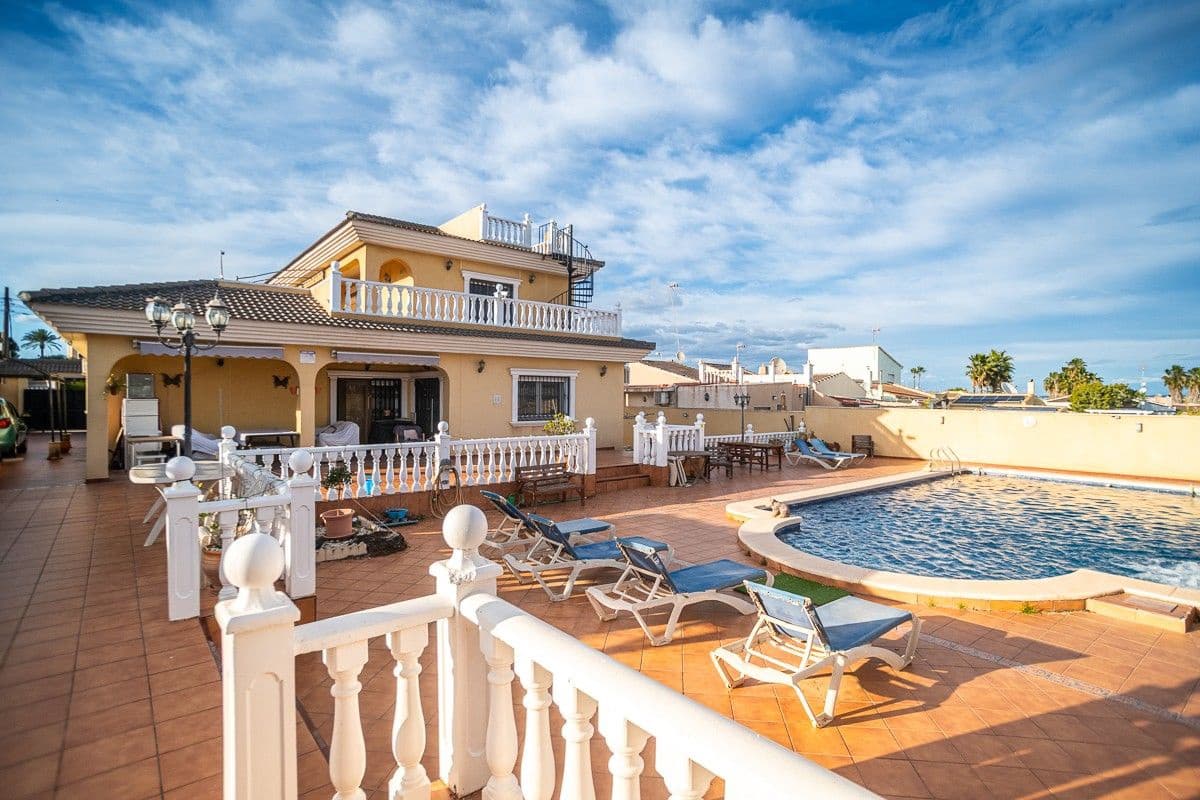 6 sovrum Villa till salu i Torrevieja med pool garage - 580 000 € (Ref: 10032208)