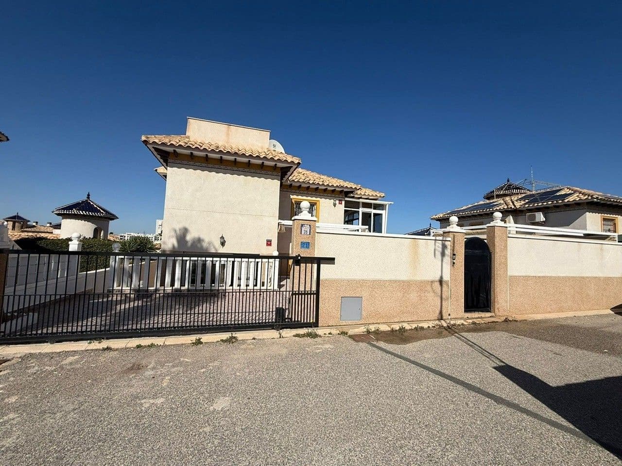 5 quarto Moradia para venda em Filipinas com piscina - 369 000 € (Ref: 10035511)