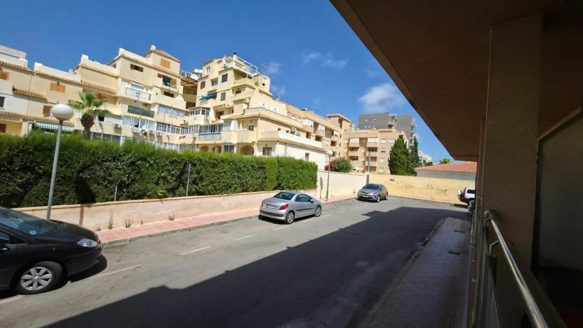 2 bedroom Apartment for sale in Torrevieja with pool - € 174,900 (Ref: 10035519)