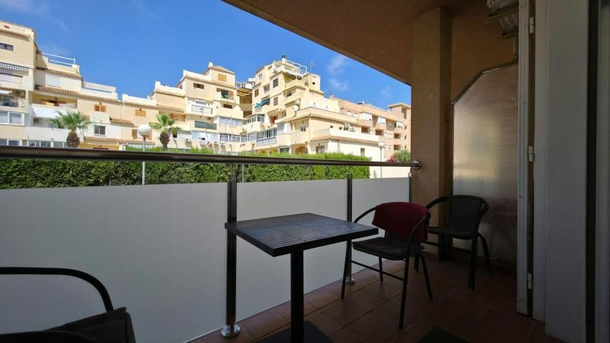 2 bedroom Apartment for sale in Torrevieja with pool - € 174,900 (Ref: 10035519)
