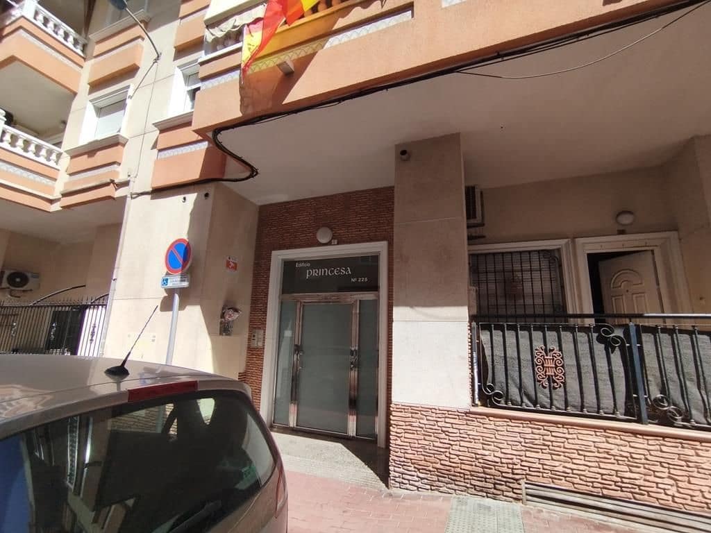 2 Zimmer Apartment zu verkaufen in Torrevieja mit Pool - 160.000 € (Ref: 10037567)