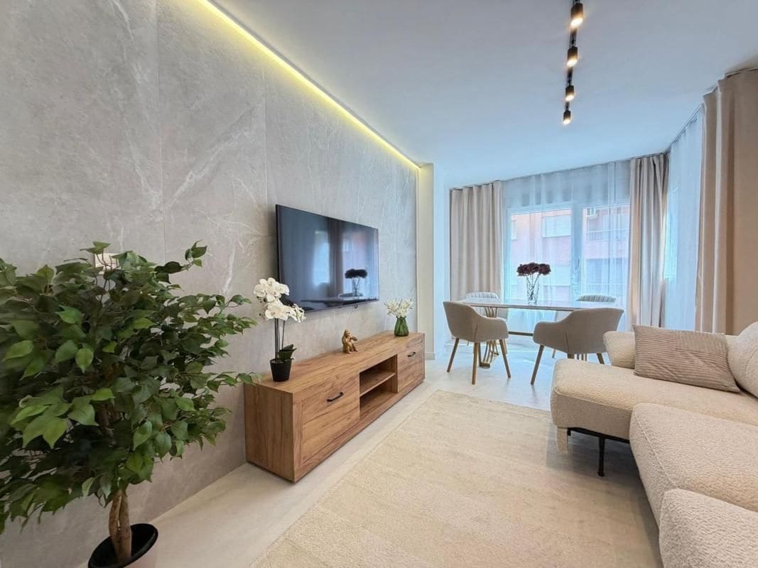 4 bedroom Apartment for sale in Torrevieja - € 285,000 (Ref: 10043169)