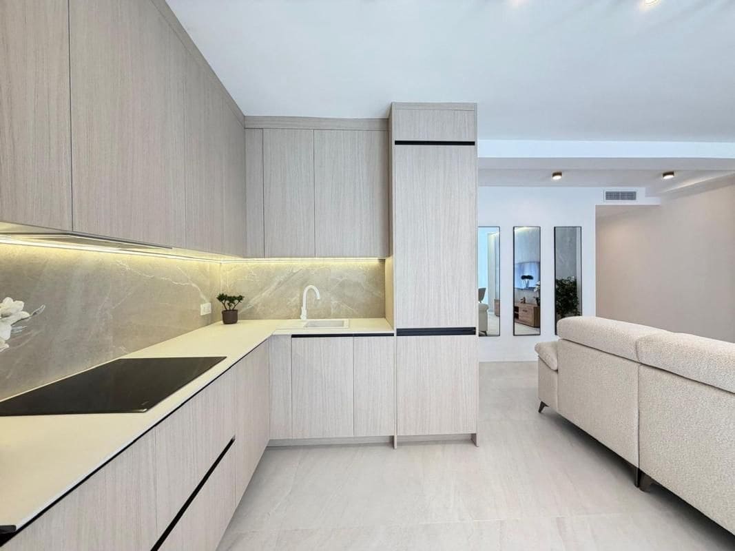 4 bedroom Apartment for sale in Torrevieja - € 285,000 (Ref: 10043169)