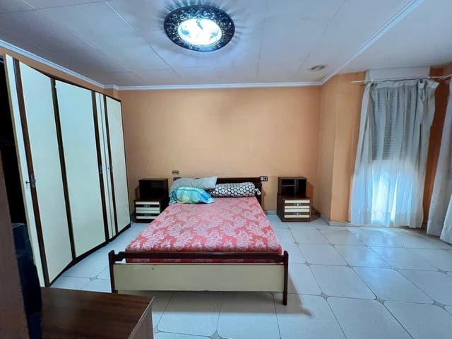 Apartamento de 4 habitaciones en Torrevieja en venta - 155.000 € (Ref: 10045002)