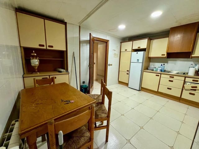 Apartamento de 4 habitaciones en Torrevieja en venta - 155.000 € (Ref: 10045002)