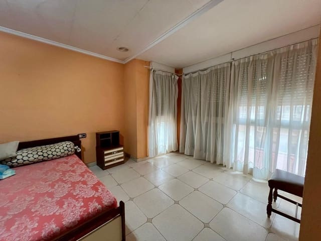Apartamento de 4 habitaciones en Torrevieja en venta - 155.000 € (Ref: 10045002)