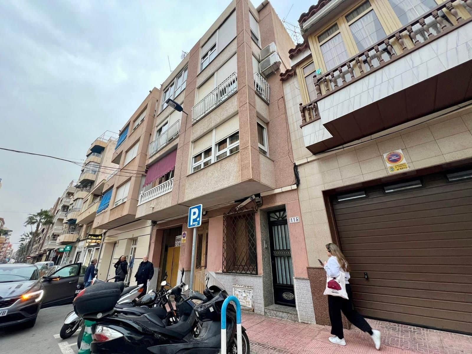 Apartamento de 4 habitaciones en Torrevieja en venta - 155.000 € (Ref: 10045002)
