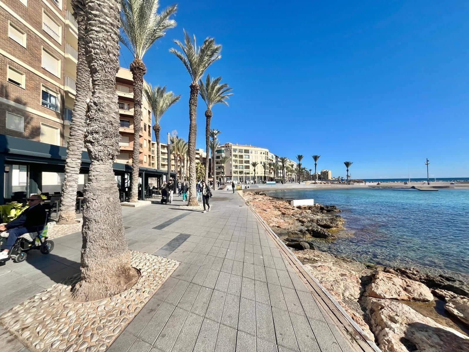 Apartamento de 4 habitaciones en Torrevieja en venta - 155.000 € (Ref: 10045002)