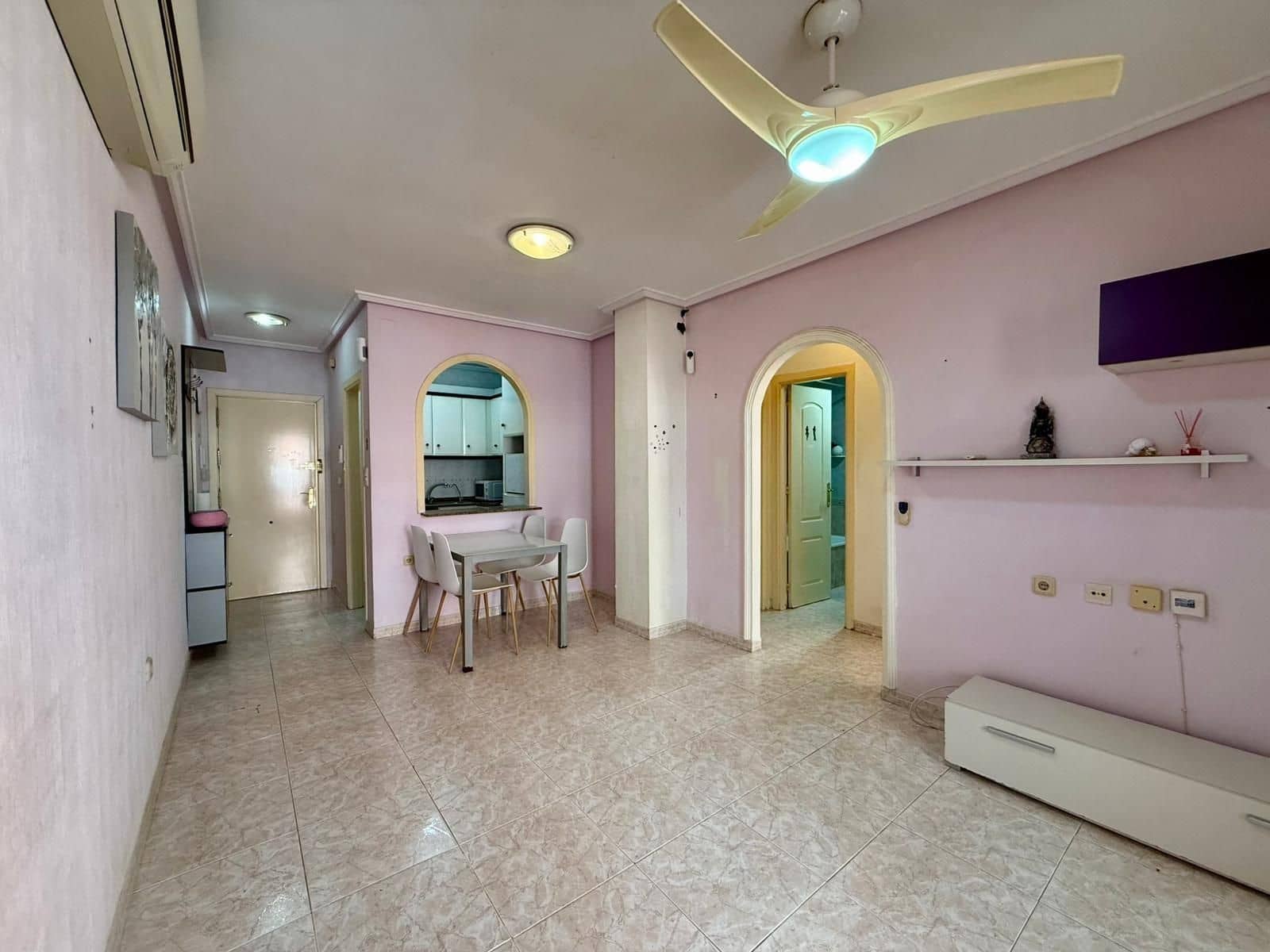 2 bedroom Apartment for sale in Torrevieja with pool - € 136,900 (Ref: 10045011)