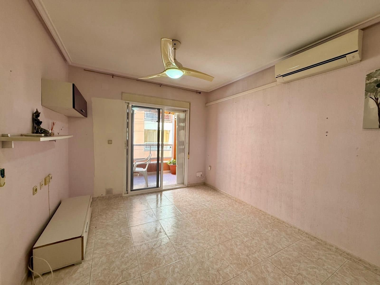 2 bedroom Apartment for sale in Torrevieja with pool - € 136,900 (Ref: 10045011)