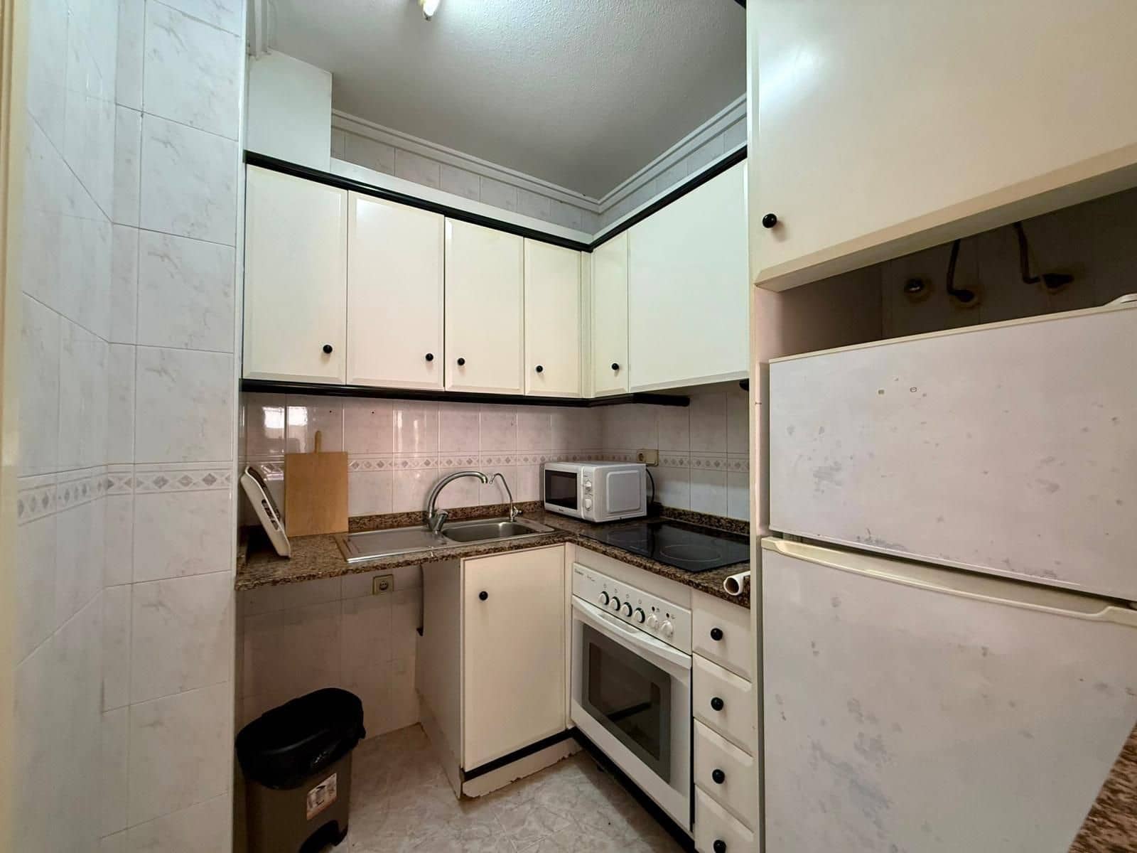 2 bedroom Apartment for sale in Torrevieja with pool - € 136,900 (Ref: 10045011)