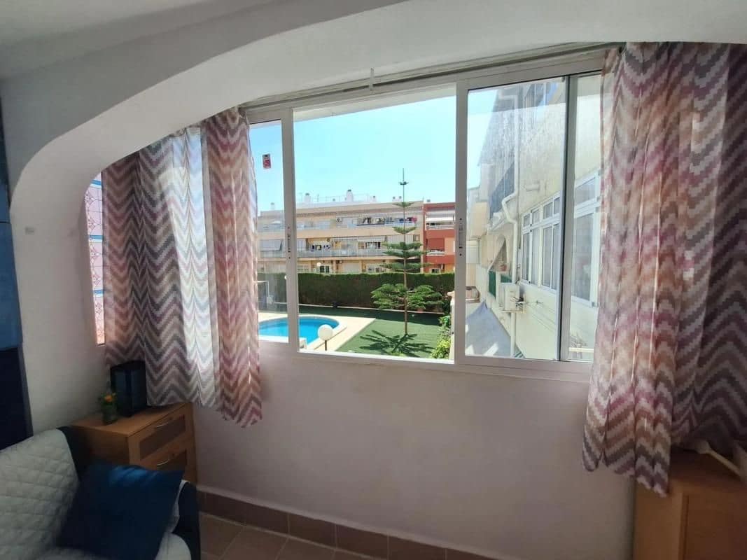 1 slaapkamer Appartement te koop in Torrevieja met zwembad - € 111.900 (Ref: 10049520)