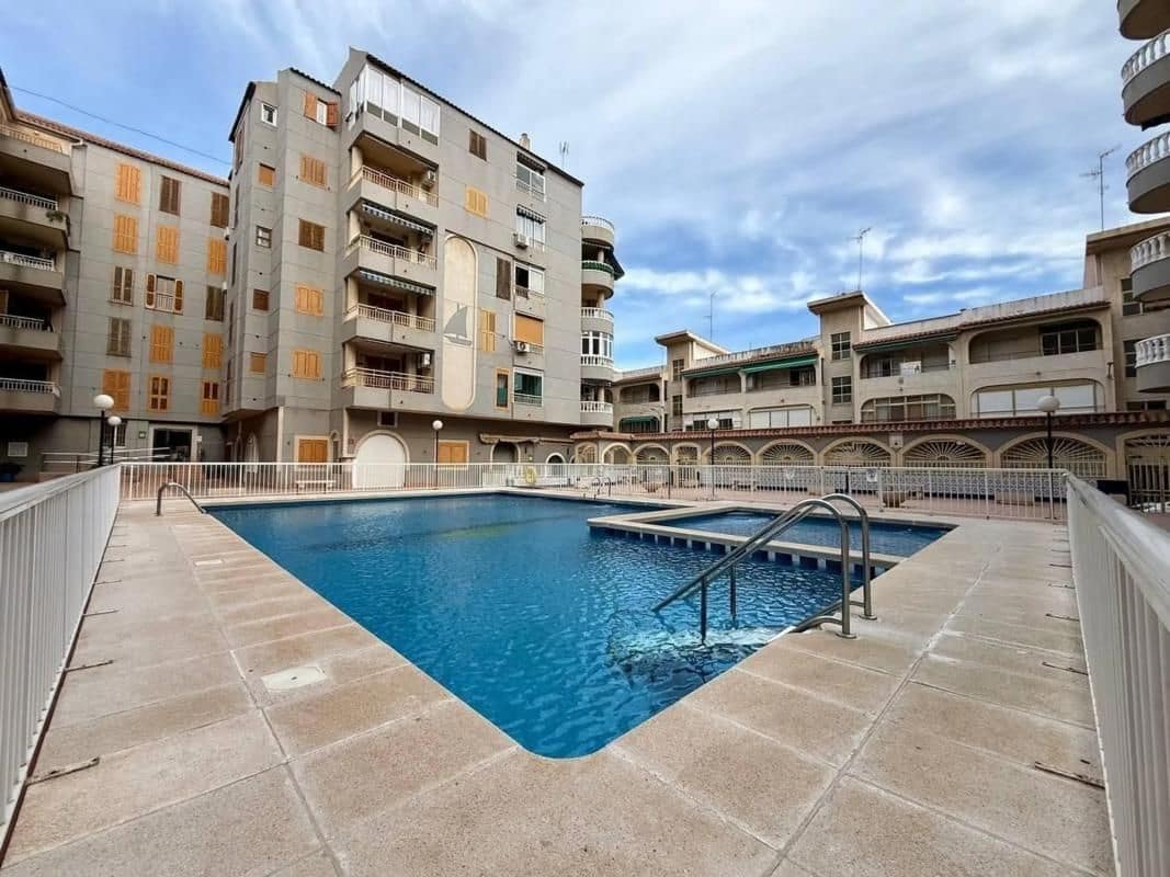 2 soveværelse Lejlighed til salg i Torrevieja - € 149.900 (Ref: 10049521)