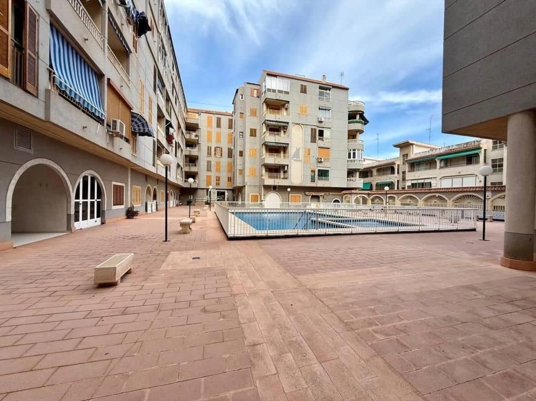 2 soveværelse Lejlighed til salg i Torrevieja - € 149.900 (Ref: 10049521)