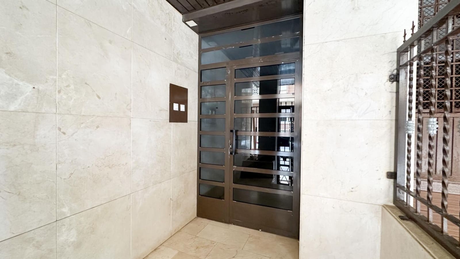 Apartamento de 2 habitaciones en Torrevieja en venta con garaje - 239.995 € (Ref: 10049524)
