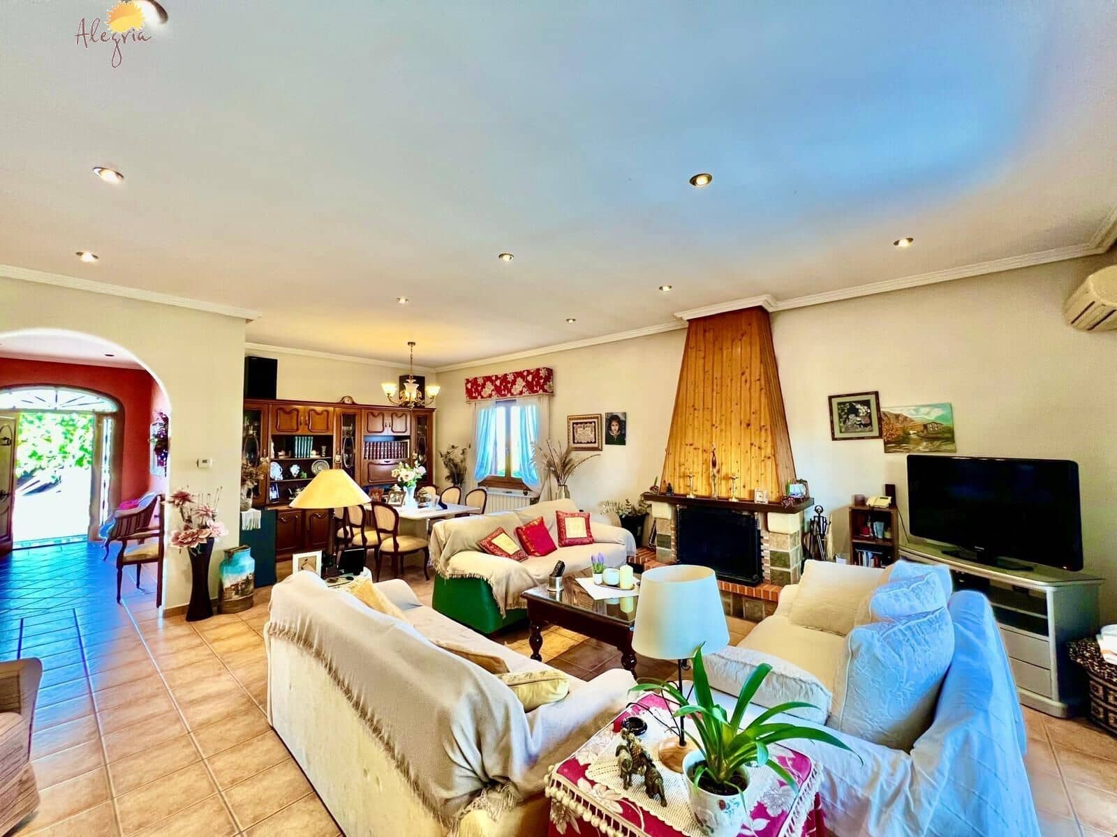 4 bedroom Villa for sale in Daya Vieja with pool - € 850,000 (Ref: 10049529)