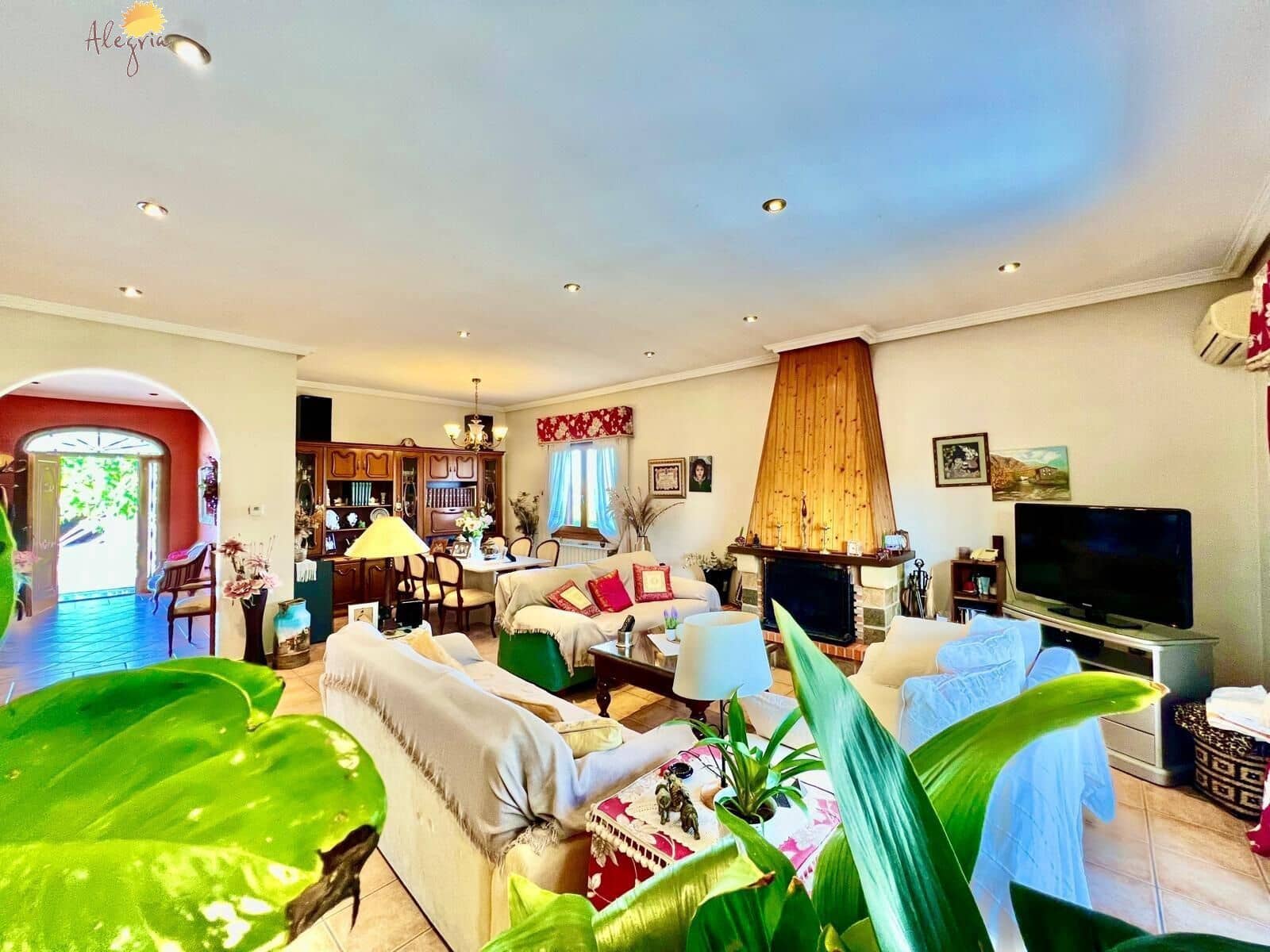 4 bedroom Villa for sale in Daya Vieja with pool - € 850,000 (Ref: 10049529)