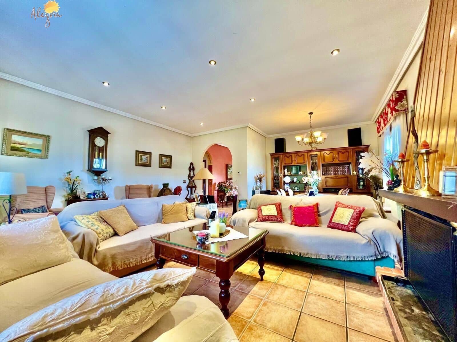 4 bedroom Villa for sale in Daya Vieja with pool - € 850,000 (Ref: 10049529)