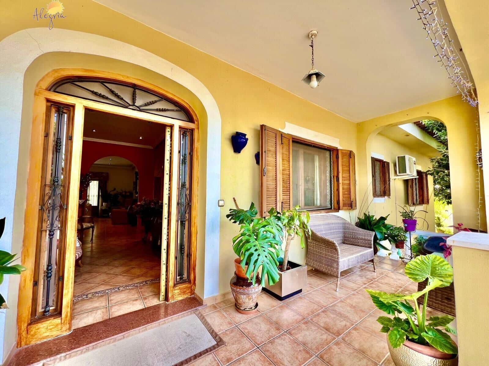 4 bedroom Villa for sale in Daya Vieja with pool - € 850,000 (Ref: 10049529)