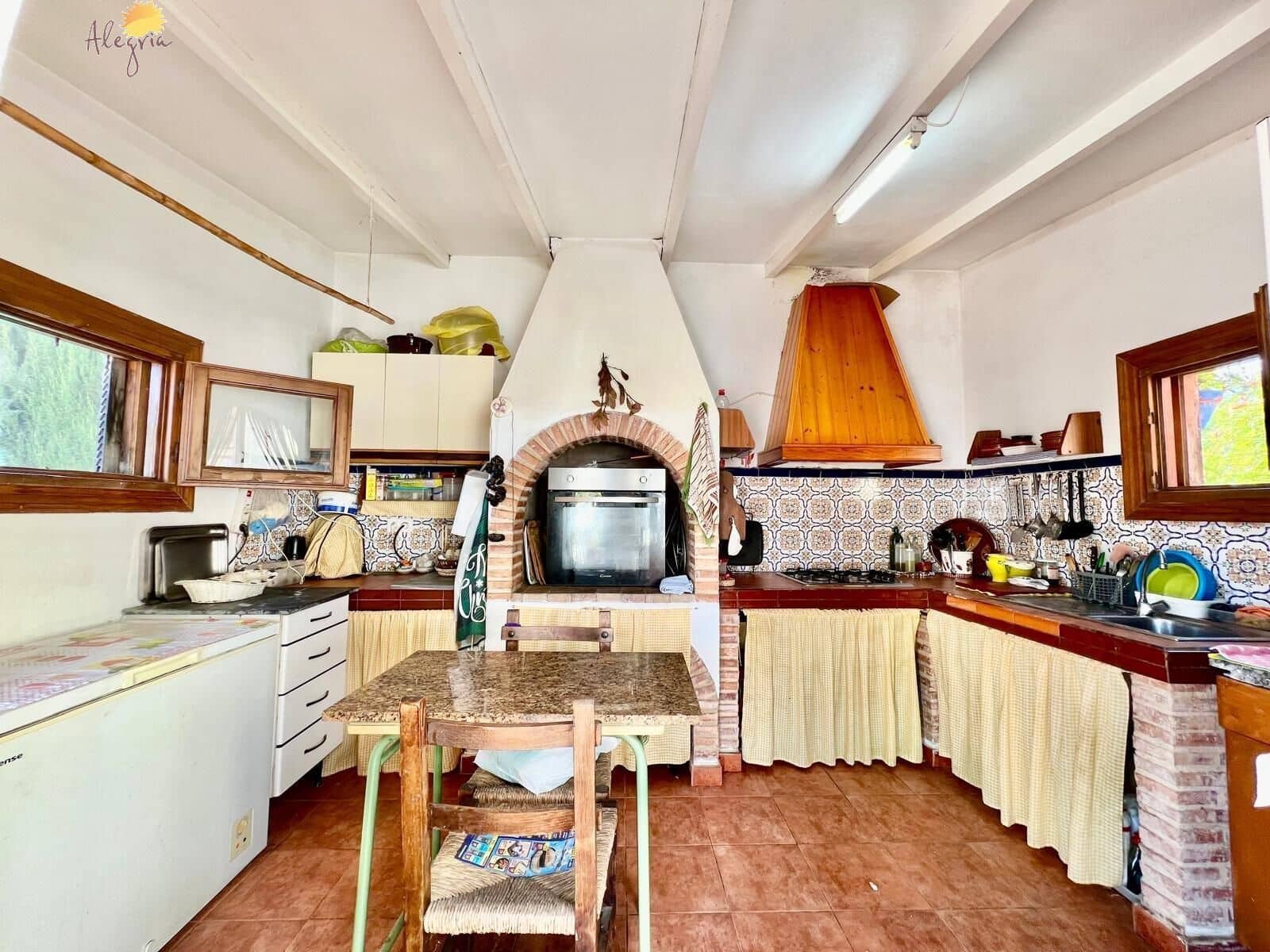 4 bedroom Villa for sale in Daya Vieja with pool - € 850,000 (Ref: 10049529)
