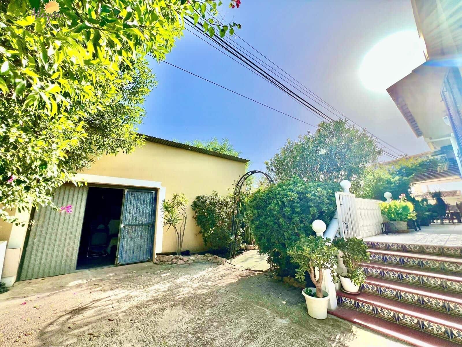 4 bedroom Villa for sale in Daya Vieja with pool - € 850,000 (Ref: 10049529)