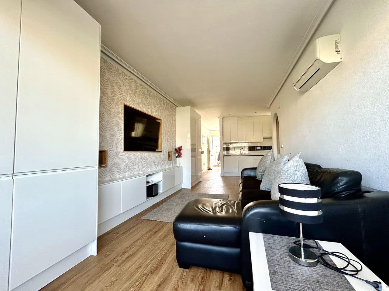 2 soverom Leilighet til salgs i Villamartin med garasje - € 169 900 (Ref: 10050340)