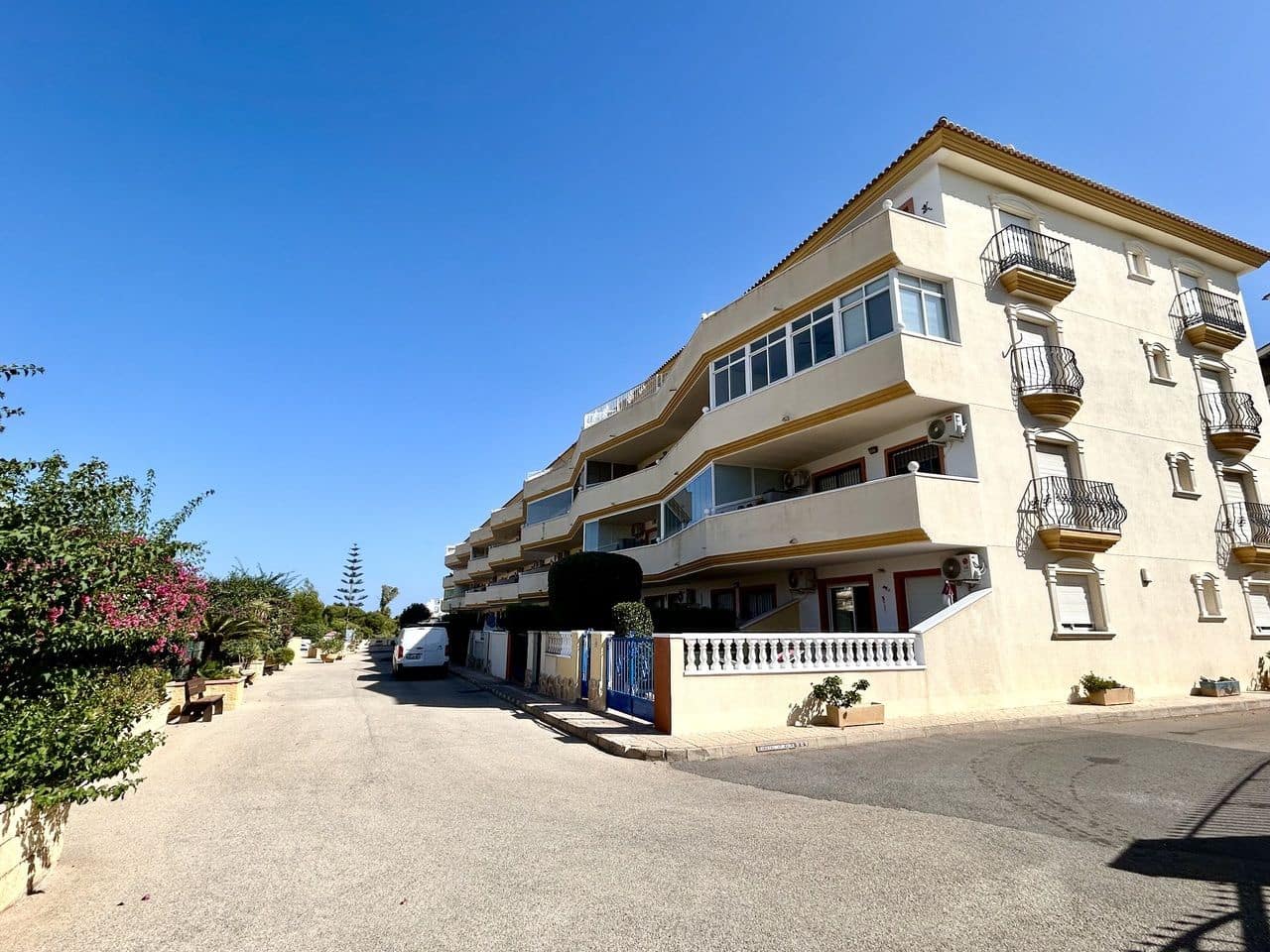 2 soverom Leilighet til salgs i Villamartin med garasje - € 169 900 (Ref: 10050340)