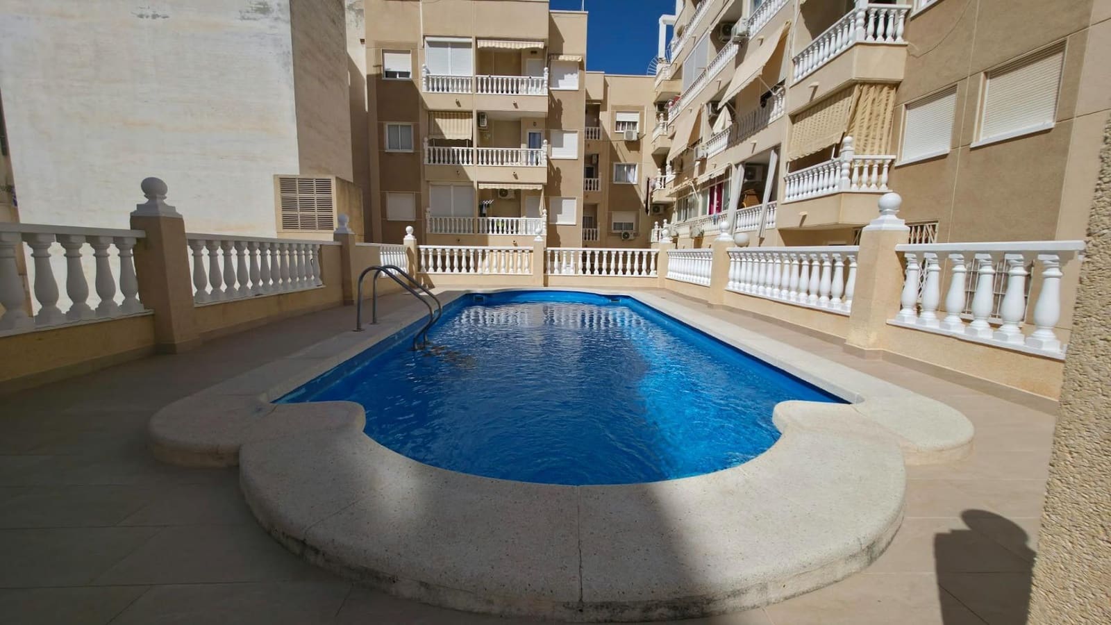 3 soveværelse Lejlighed til salg i Torrevieja med swimmingpool - € 187.900 (Ref: 10051624)