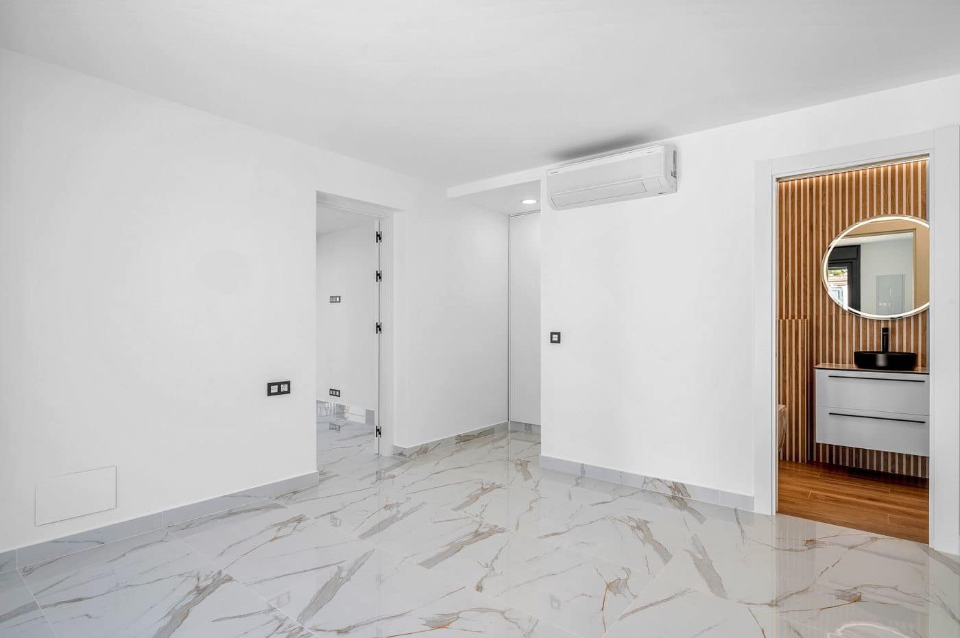 4 makuuhuone Huvila myytävänä paikassa Ciudad Quesada mukana uima-altaan - 850 000 € (Ref: 10059328)