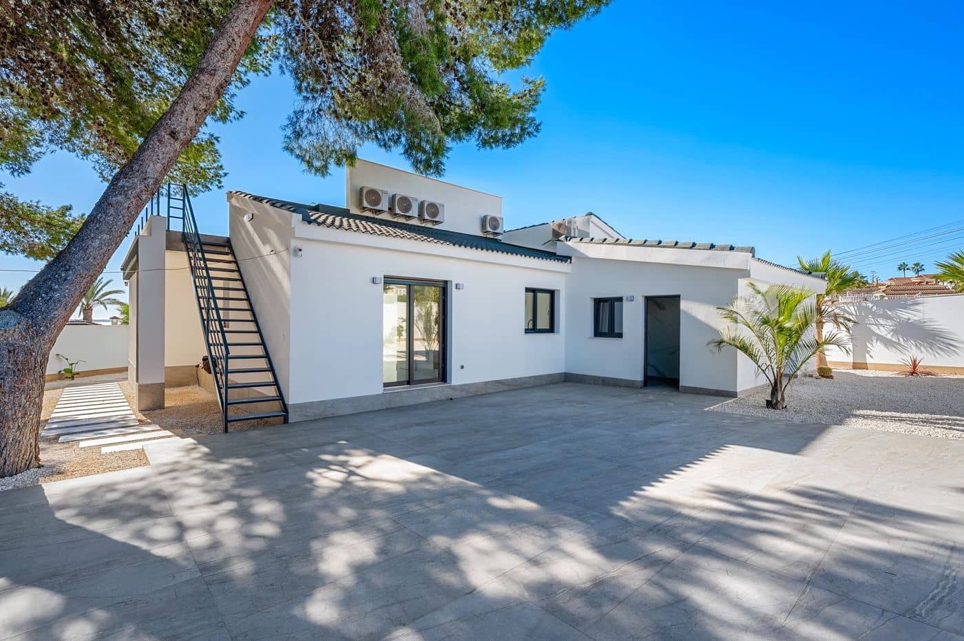 4 makuuhuone Huvila myytävänä paikassa Ciudad Quesada mukana uima-altaan - 850 000 € (Ref: 10059328)