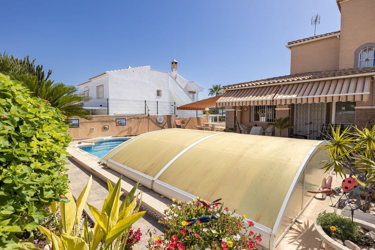 4 soveværelse Villa til salg i Orihuela Costa med swimmingpool - € 560.000 (Ref: 10059340)