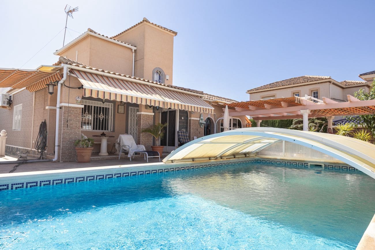 4 soveværelse Villa til salg i Orihuela Costa med swimmingpool - € 560.000 (Ref: 10059340)