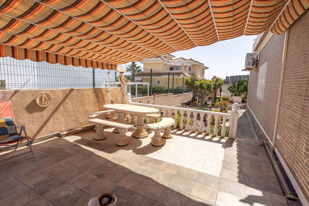 4 soveværelse Villa til salg i Orihuela Costa med swimmingpool - € 560.000 (Ref: 10059340)