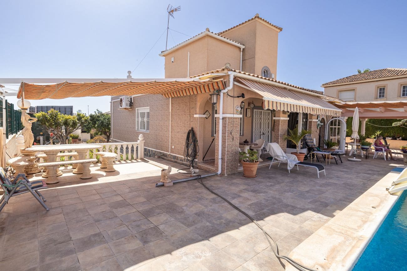 4 soveværelse Villa til salg i Orihuela Costa med swimmingpool - € 560.000 (Ref: 10059340)