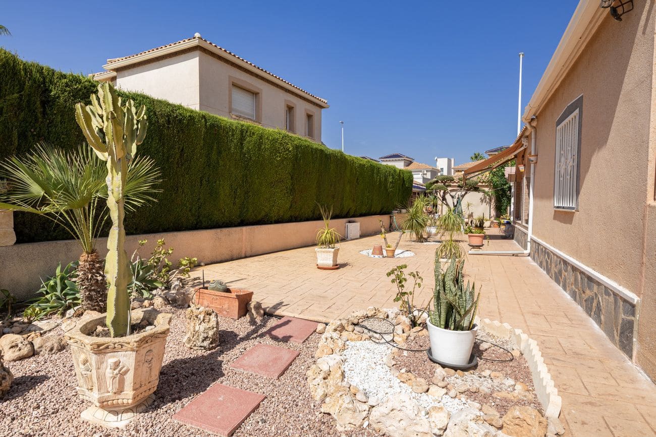 4 soveværelse Villa til salg i Orihuela Costa med swimmingpool - € 560.000 (Ref: 10059340)