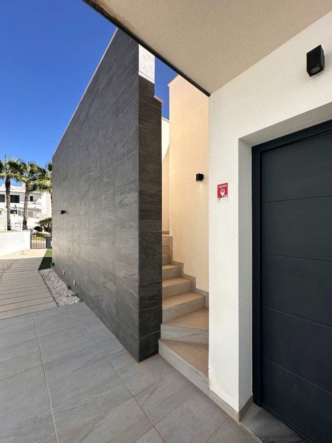 5 bedroom Villa for sale in San Miguel de Salinas - € 649,000 (Ref: 10062166)