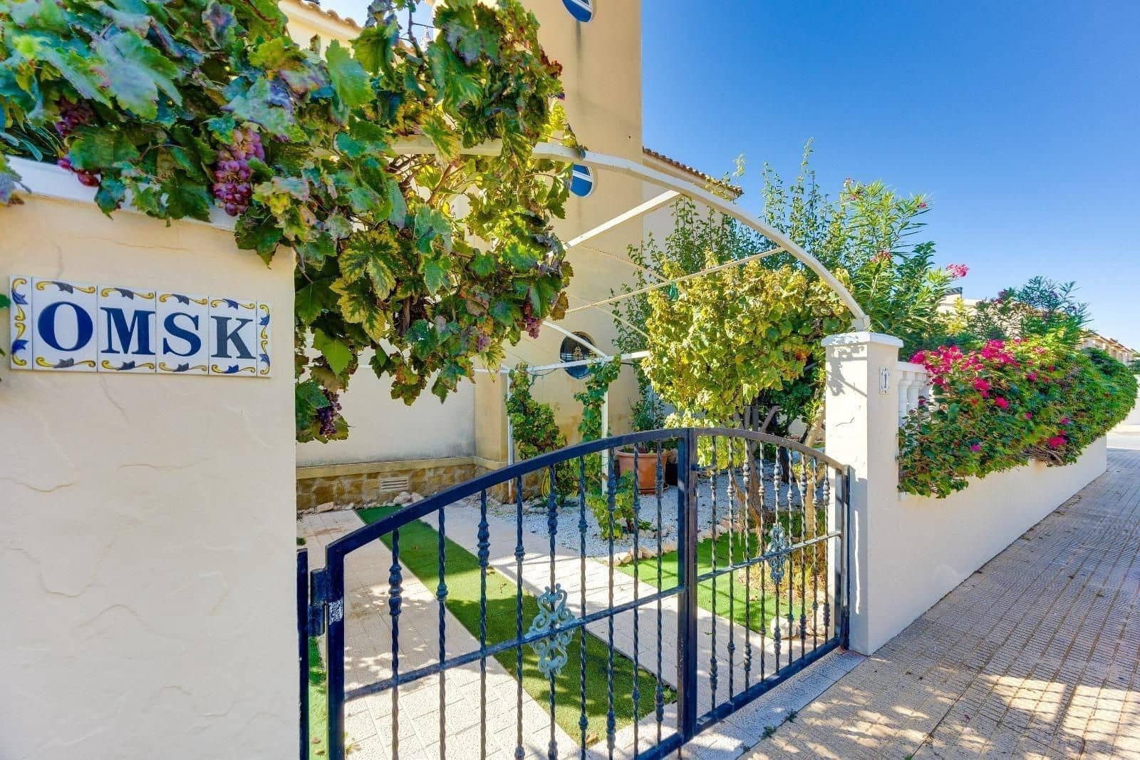 2 bedroom Villa for sale in Orihuela Costa with pool garage - € 198,000 (Ref: 10062172)