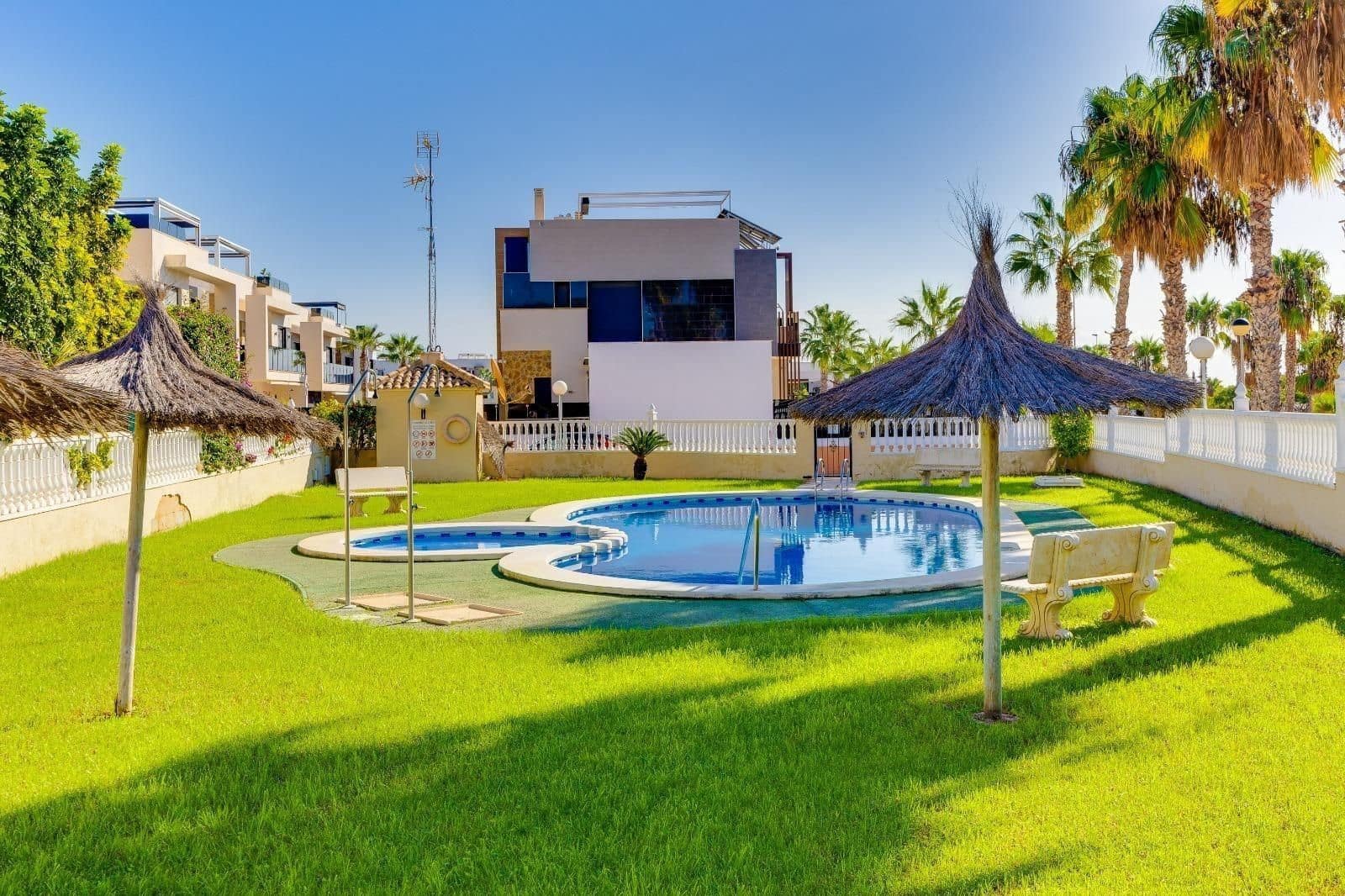 2 bedroom Villa for sale in Orihuela Costa with pool garage - € 198,000 (Ref: 10062172)