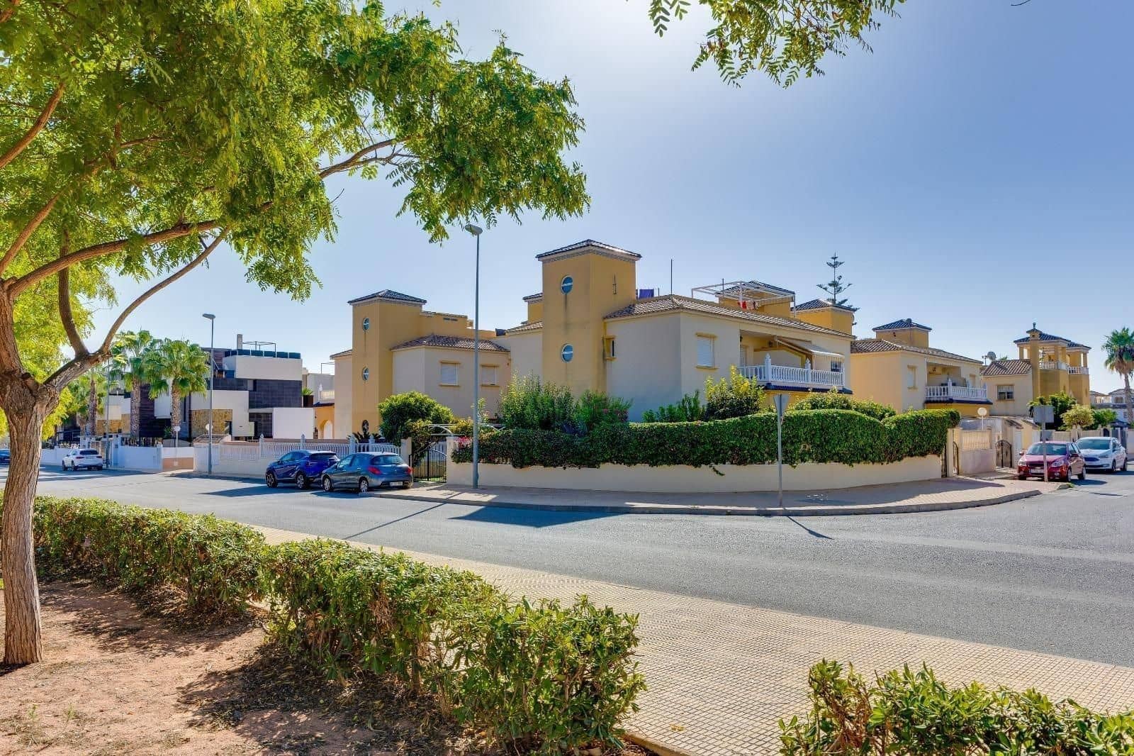 2 bedroom Villa for sale in Orihuela Costa with pool garage - € 198,000 (Ref: 10062172)